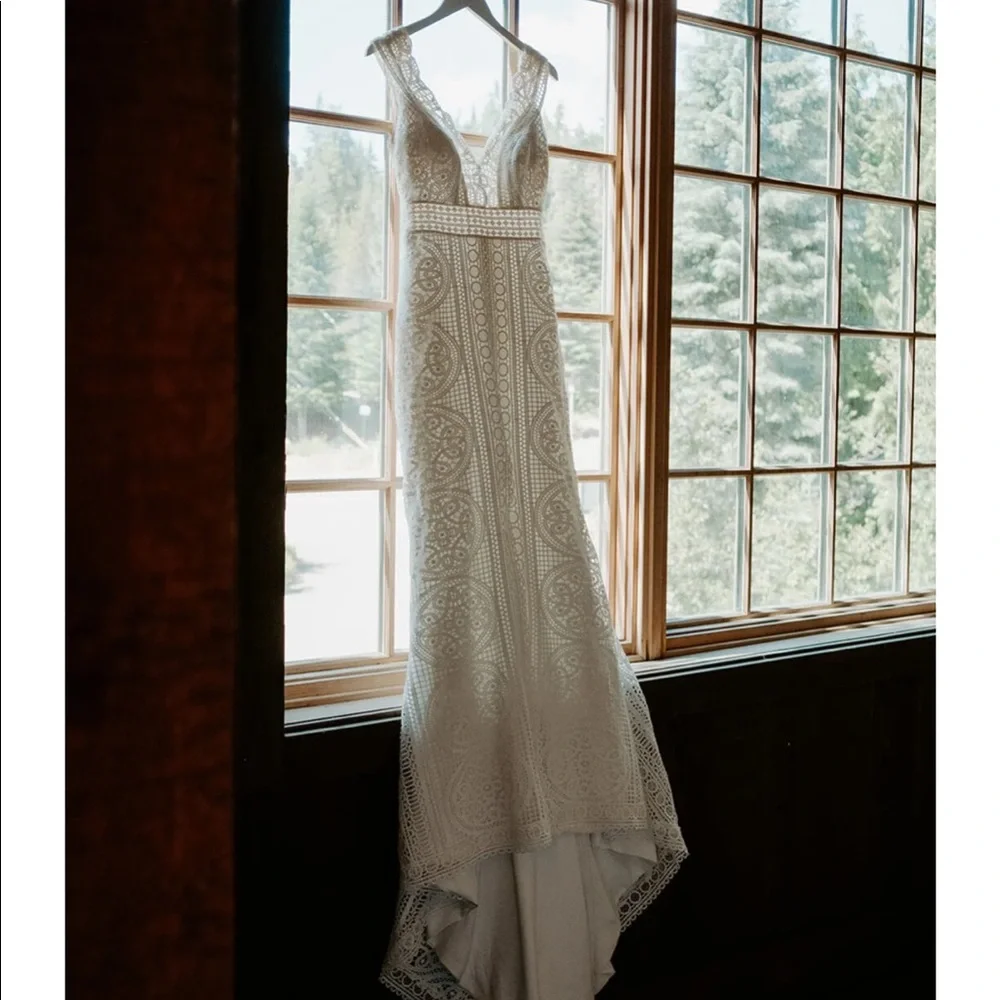 Designer Jane Hill Eden White Label Collection Bohemian wedding gown - Picture 1 of 11